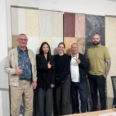 Klijenti Internazzjonali Żur il-Fabbrika tagħna