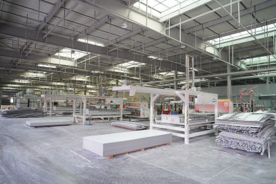 Bażi tal-Manifattura: Fabbrika ta '12,000m² Bil-Linji ta' Produzzjoni 20+